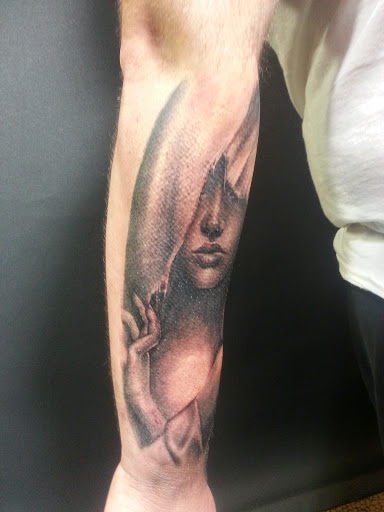 Tattoo Shop «Leathernecks Tattoo», reviews and photos, 667A 5th Ave, Brooklyn, NY 11215, USA