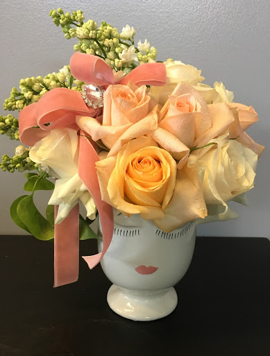 Florist «Fleur De Lis Florists», reviews and photos, 6588 Quinton Ln, Tujunga, CA 91042, USA