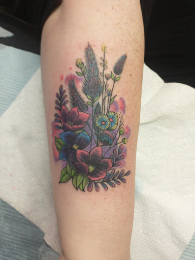 Explore navel tattoo ideas, creative tattoo ideas in Carbondale, available at MsCandyTattoo