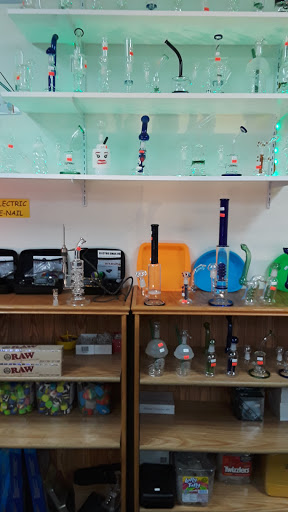 Tobacco Shop «Extreme Tobacco & Glass Accessories», reviews and photos, 7102 N 30th St, Omaha, NE 68112, USA