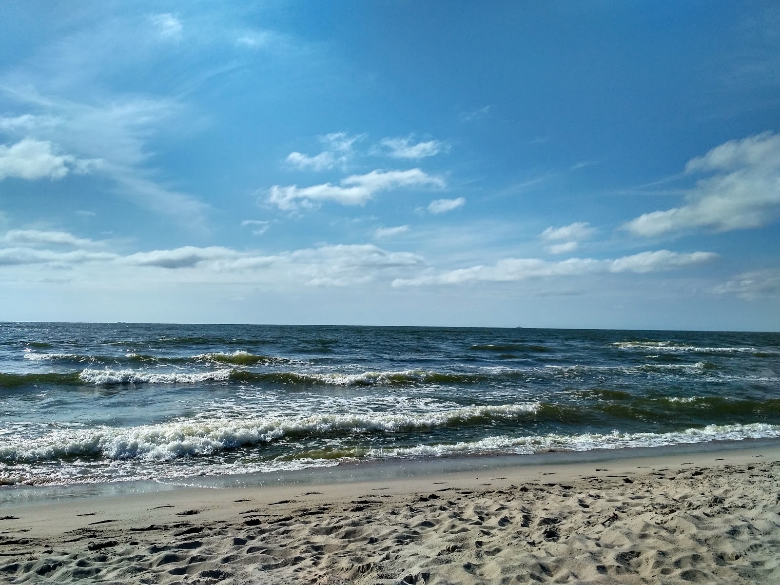 Fotografie cu Pokrovskoe beach cu drept și lung
