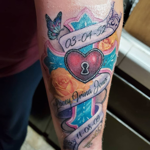 Tattoo Shop «Mad Tatter Kustoms Tattoo & Body Piercing», reviews and photos, 10865 N 85th Ave, Peoria, AZ 85345, USA