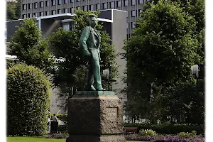 Edvard Grieg Statue image
