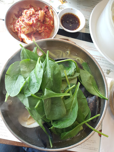 Shopping Mall «Oaktree Mall Shopping Center», reviews and photos, 2024 Center Ave n, Fort Lee, NJ 07024, USA