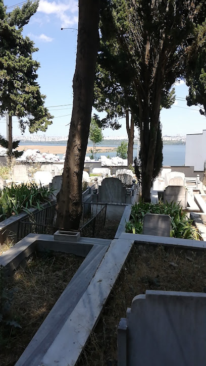 Firuzköy Mezarlığı