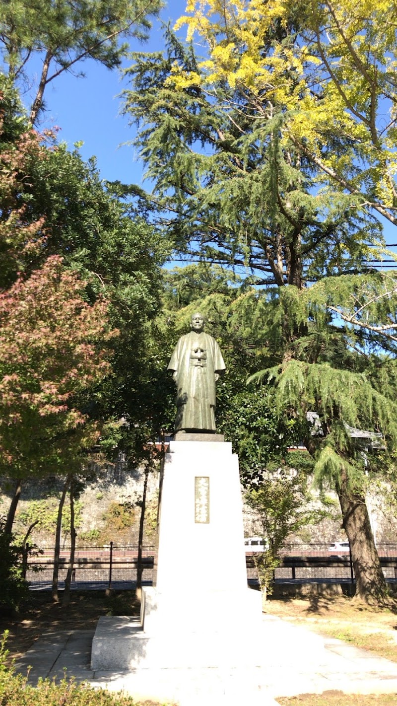 大宮庫吉銅像