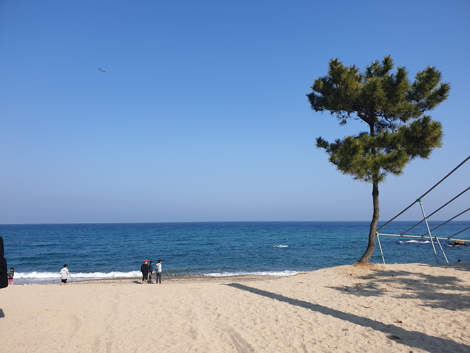 Foto van Uljinitis Jeon Beach met recht en lang