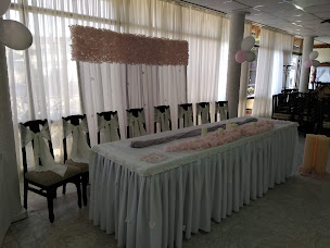 Photo n°71 de Restaurant Codru à Villeneuve-Saint-Georges ()