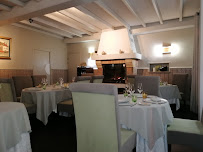 Atmosphère du Restaurant Auberge de l'Ermitage à Saint-Quentin - n°1