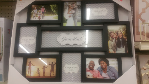 Dollar Store «FAMILY DOLLAR», reviews and photos, 4027 N Marks Ave, Fresno, CA 93722, USA