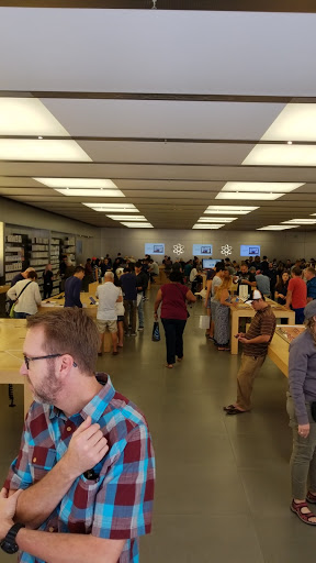 Computer Store «Apple Fashion Valley», reviews and photos, 7007 Friars Rd, San Diego, CA 92108, USA