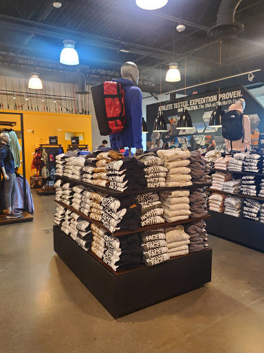 Clothing Store «The North Face Outlet», reviews and photos, 8225 Vineland Ave, Orlando, FL 32831, USA