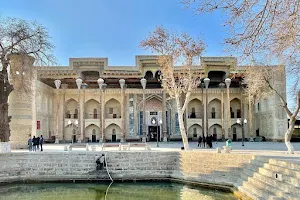 Bolo Hauz Mosque image