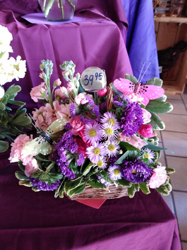 Florist «Metro Florist & Gifts», reviews and photos, 216 W 6th St, Ferris, TX 75125, USA