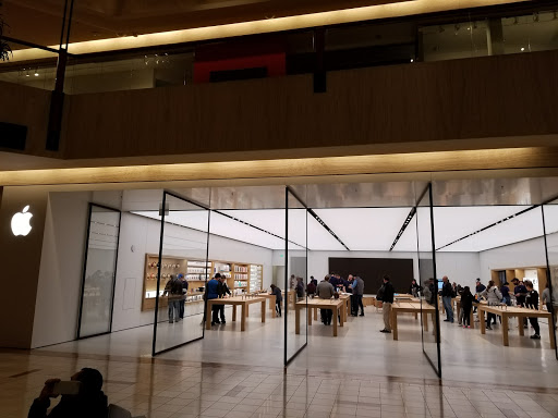 Computer Store «Apple Northbrook», reviews and photos, 1310 Northbrook Ct, Northbrook, IL 60062, USA
