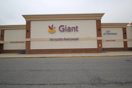Giant, 300 Eden Cir, Bear, DE 19701, USA, 