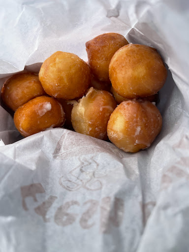 Donut Shop «Donut Hut», reviews and photos, 2025 W Magnolia Blvd, Burbank, CA 91506, USA