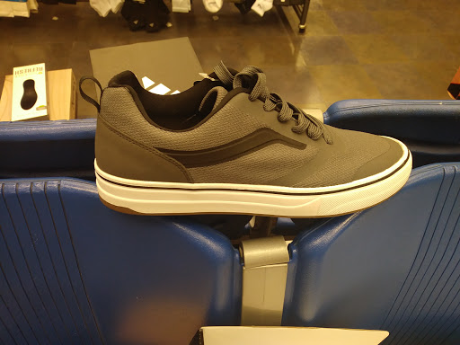 Sporting Goods Store «Big 5 Sporting Goods», reviews and photos, 1401 E 120th Ave, Thornton, CO 80233, USA