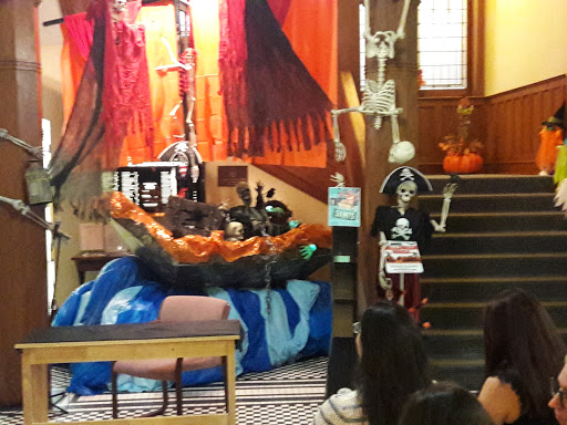 Book Store «Magic Tree Bookstore», reviews and photos, 141 N Oak Park Ave, Oak Park, IL 60301, USA