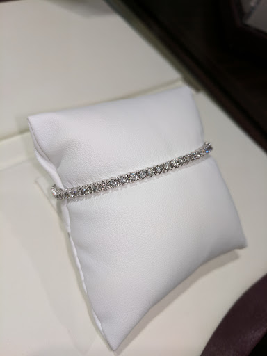 Jewelry Store «Helzberg Diamonds», reviews and photos, 1598 Willowbrook Dr, Houston, TX 77070, USA