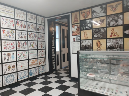 Tattoo Shop «Vertigo Tattoo & Body Piercing», reviews and photos, 7594 Shipyard Rd, Manns Harbor, NC 27953, USA
