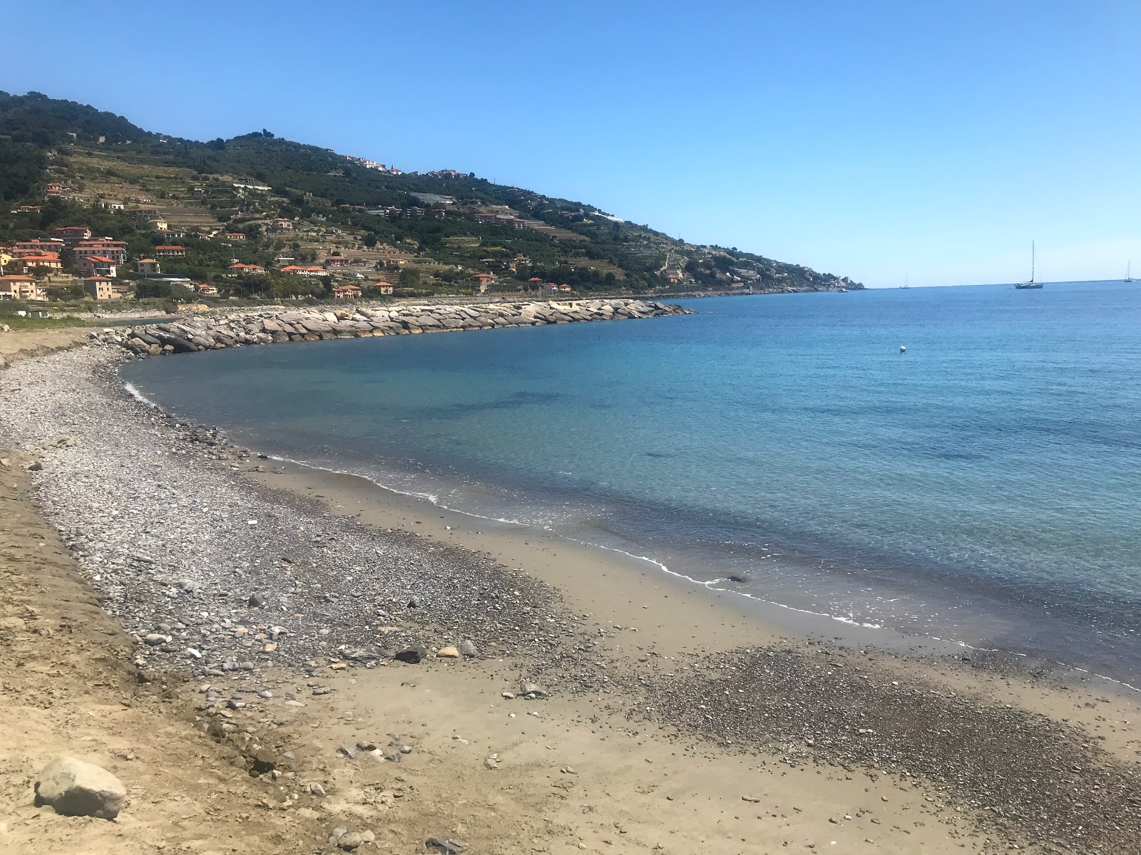 Foto von Marina Aregai Beach und die siedlung
