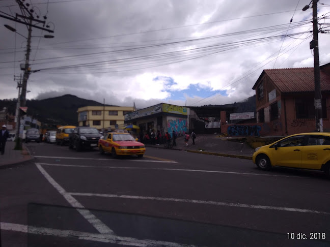 Entrada a la Mena 2 - Quito