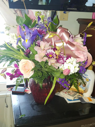 Florist «Wood Bros Flrsts Inc», reviews and photos, 651 Bridge St, Lowell, MA 01850, USA