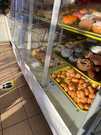 Super Donut House, 7307 Sunset Blvd, Los Angeles, CA 90046, USA, 