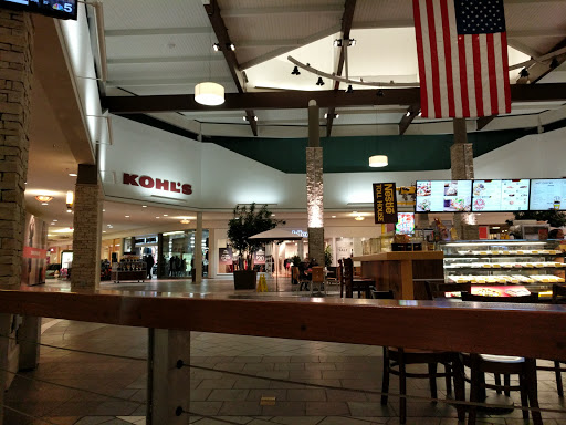 Shopping Mall «Spring Hill Mall», reviews and photos, 1072 Spring Hill Ring Rd, Dundee Township, IL 60118, USA
