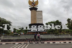 Alun-Alun Kabupaten Trenggalek image