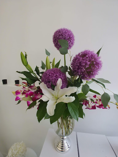 Florist «Plump Chicago Flower Shop», reviews and photos, 411 E Oakwood Blvd, Chicago, IL 60653, USA