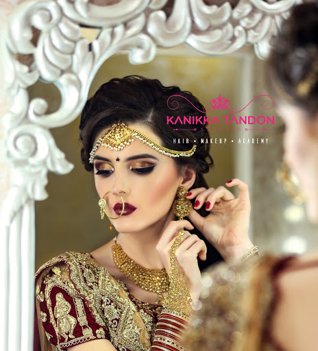 Kanikka Tandon Studdio Best makeup academy in west delhi & Makeup artist in delhi