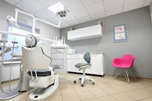 Gabinety stomatologiczne św. Wojciecha 30- dentysta Mikołów, lek. stomatolog: A.Kuballa, B. Glanc-Wójcik image