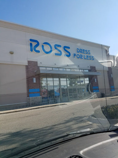 Shopping Mall «The Shops at Fox River», reviews and photos, 3340 Shoppers Dr, McHenry, IL 60051, USA