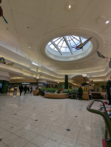 Shopping Mall «Oakland Mall», reviews and photos, 412 W 14 Mile Rd, Troy, MI 48083, USA