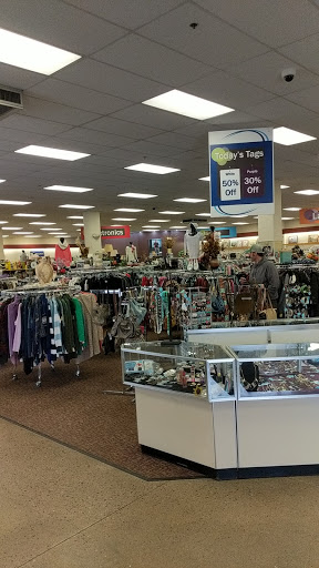 Thrift Store «Discover Goodwill Fountain Retail Center», reviews and photos
