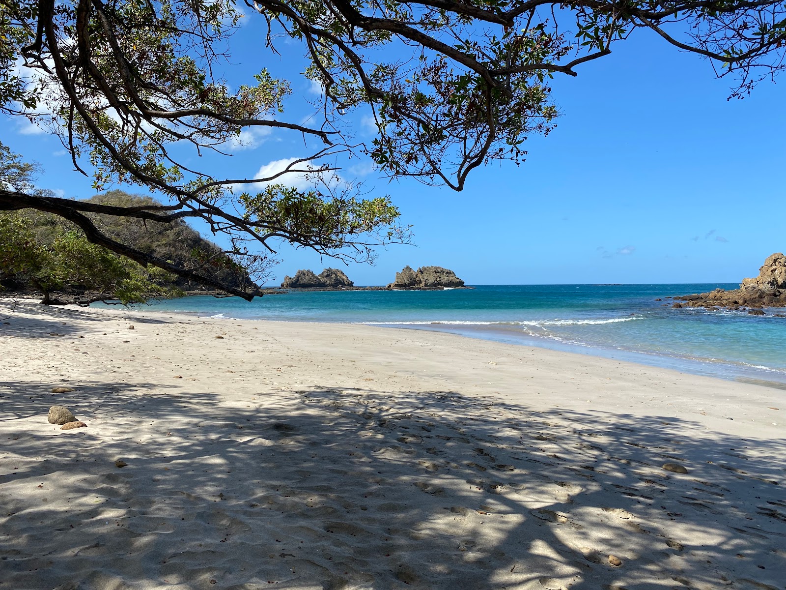 Foto von Rajadita beach mit beiger sand Oberfläche