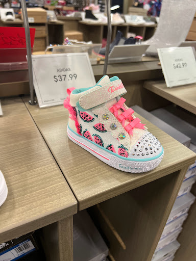 Shoe Store «DSW Designer Shoe Warehouse», reviews and photos, 937 Watters Creek Blvd, Allen, TX 75013, USA