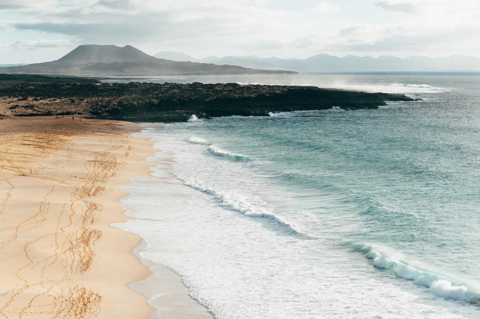 Foto von Playa Montana Amarilla und seine wunderschöne Landschaft