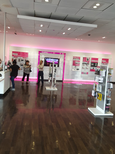 Cell Phone Store «T-Mobile», reviews and photos, 6811 W Peoria Ave Suite 115, Peoria, AZ 85345, USA