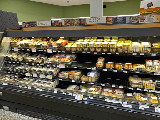 Supermarket «Publix Super Market at Country Club Plaza», reviews and photos, 18496 NW 67th Ave, Hialeah, FL 33015, USA