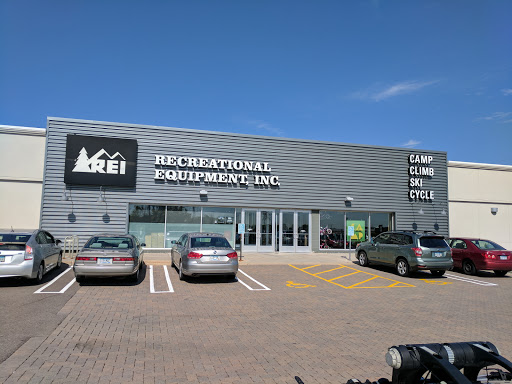 Camping Store «REI», reviews and photos, 1955 County Road B2 W, Roseville, MN 55113, USA