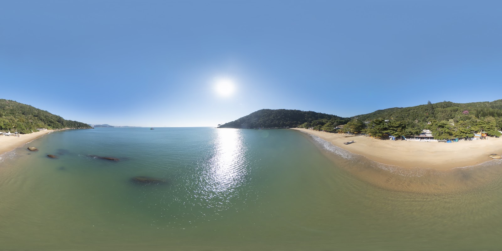 Photo de Praia das Laranjeiras - recommandé pour les voyageurs en famille avec des enfants