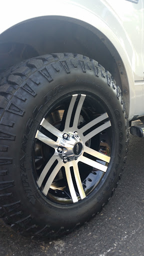 Tire Shop «Discount Tire Store - Clackamas, OR», reviews and photos, 8380 SE Sunnyside Rd, Clackamas, OR 97015, USA