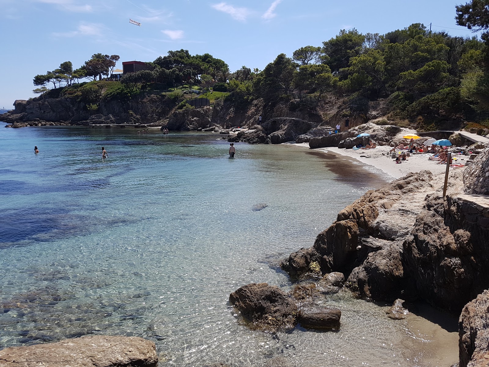 Foto de Bouvet beach com areia clara e seixos superfície