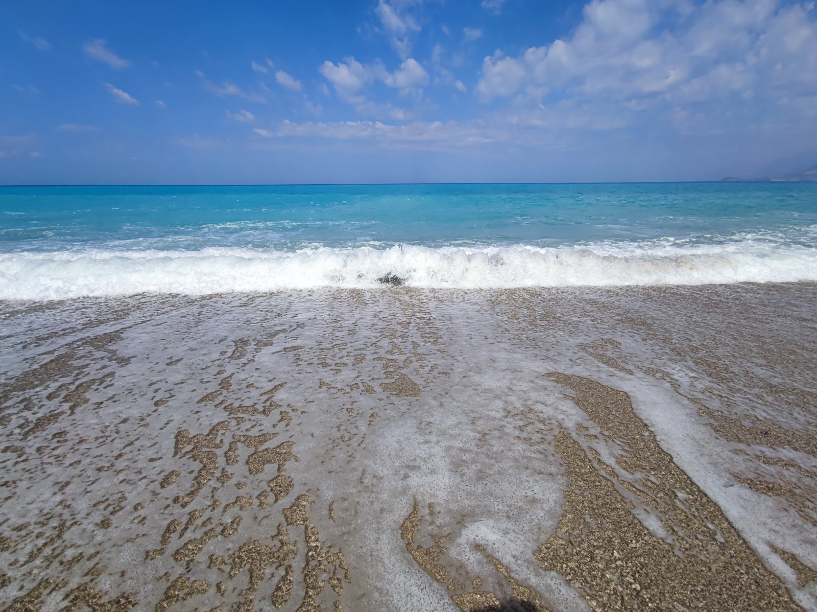Φωτογραφία του Παραλία Λούκοβα με ευρύχωρη ακτή
