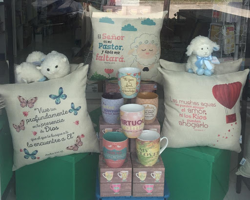 Christian Book Store «Los Cielos Abiertos Christian Bookstore (Libreria Cristiana)», reviews and photos, 6610 Stirling Rd, Hollywood, FL 33024, USA