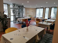 Atmosphère du Hôtel Restaurant Le Soleil d'or, Montigny La Resle - n°1