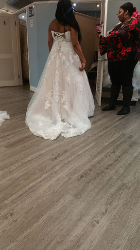 Bridal Shop «Ballew Bridal & Formal Salon», reviews and photos, 547 W Poplar Ave, Collierville, TN 38017, USA
